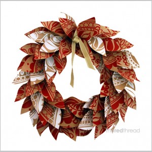 the red thread :: make a paper Christmas wreath