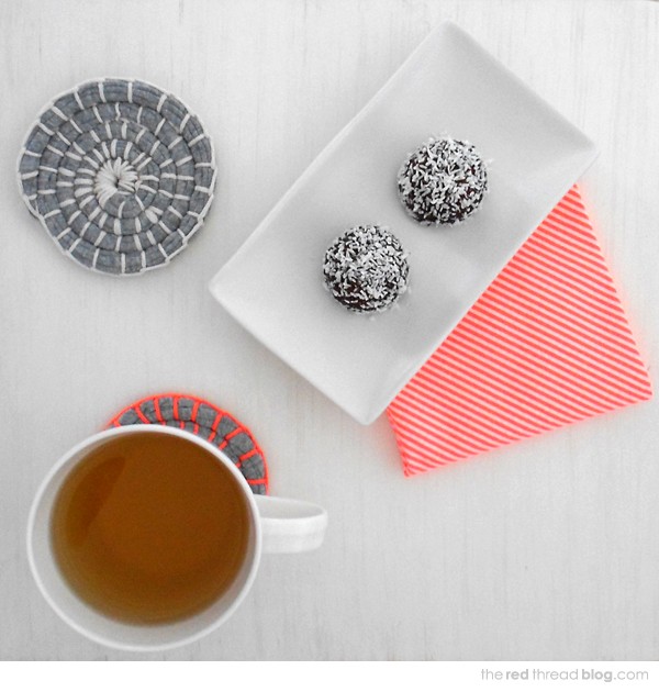 How to make fabric coil coasters - via the red thread