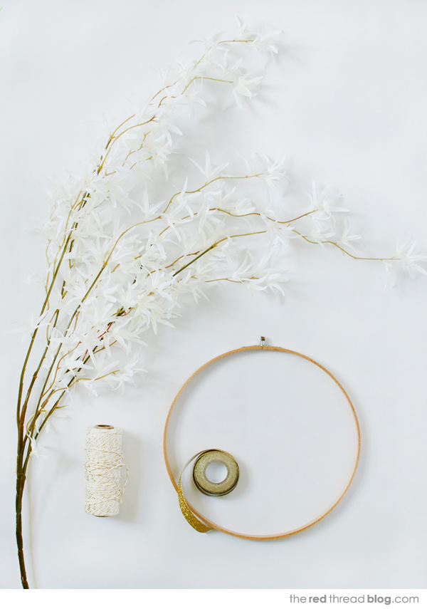 DIY modern Christmas wreath - the red thread blog. Styling and photography: Lisa Tilse