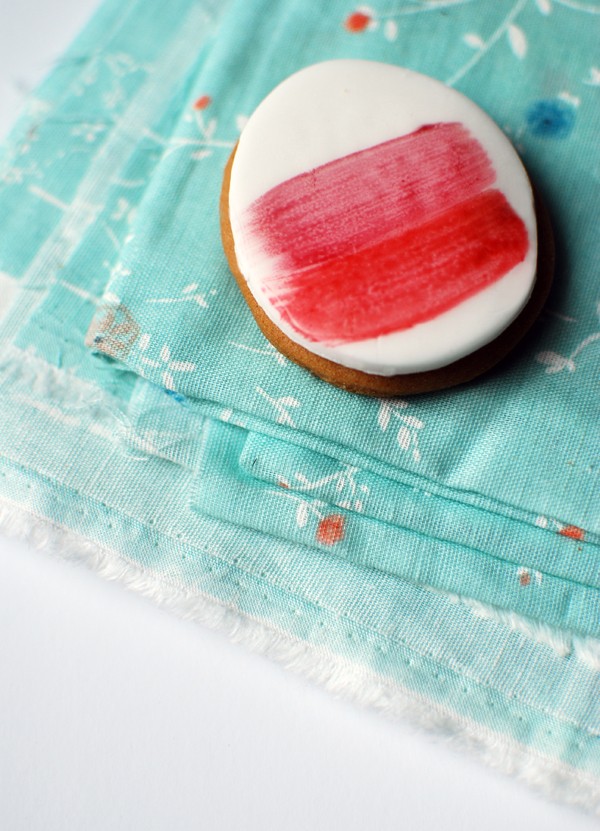 How to make gorgeous watercolour painted easter egg cookies, via We-Are-Scout.com.