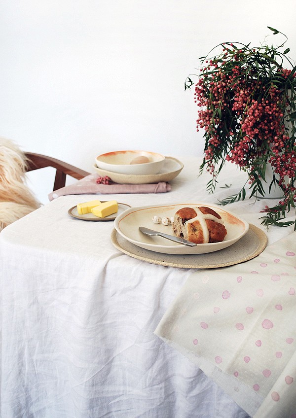 How to decorate your table for Easter: 3 Stunning Ideas, via We-Are-Scout.com. 