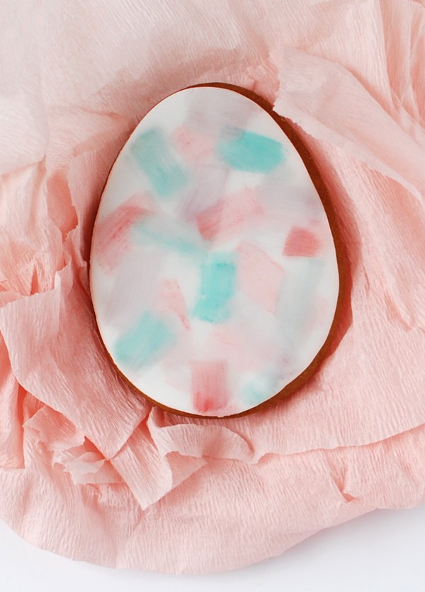 How to make gorgeous watercolour painted easter egg cookies, via We-Are-Scout.com.