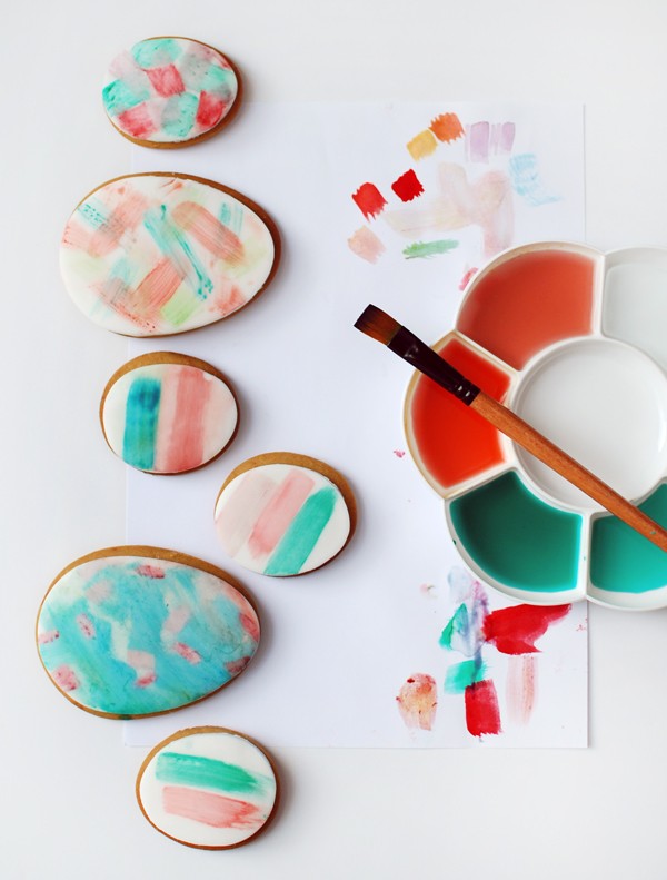 How to make gorgeous watercolour painted easter egg cookies, via We-Are-Scout.com.