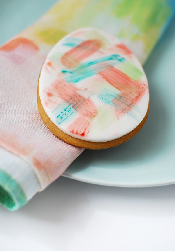 How to make gorgeous watercolour painted easter egg cookies, via We-Are-Scout.com. 