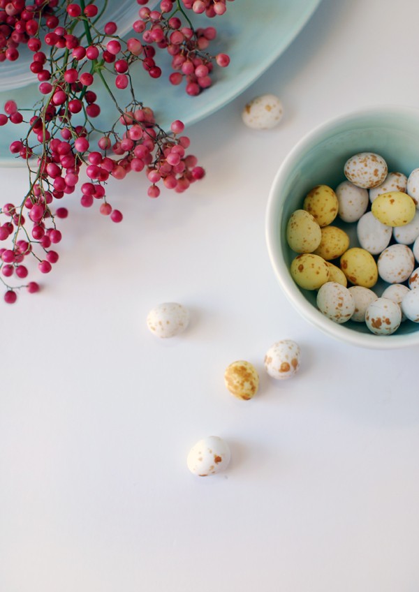 How to decorate your table for Easter: 3 Stunning Ideas, via We-Are-Scout.com. Photo: Lisa Tilse for We Are Scout