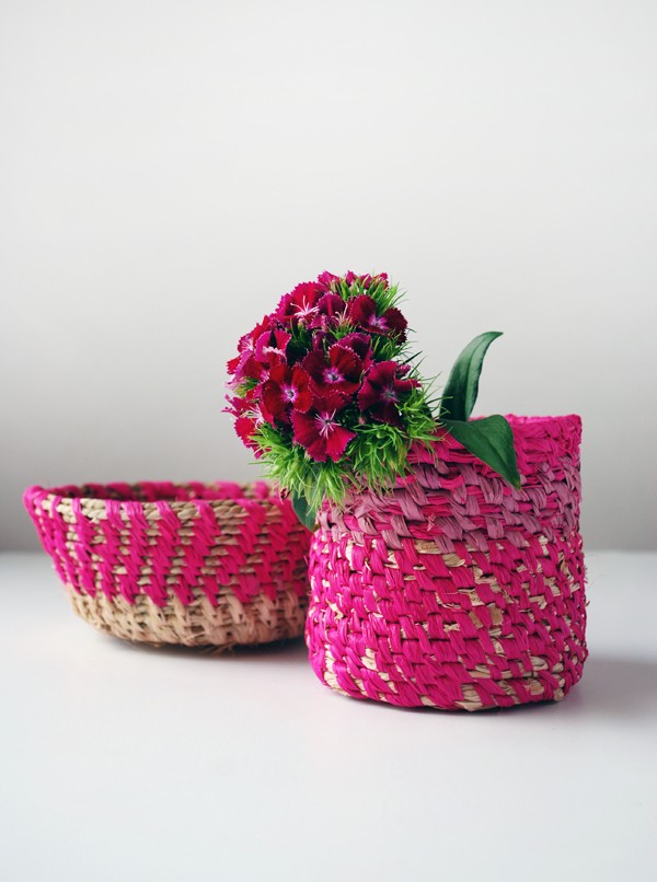 TUTORIAL DIY How to make raffia coiled baskets via we-are-scout.com