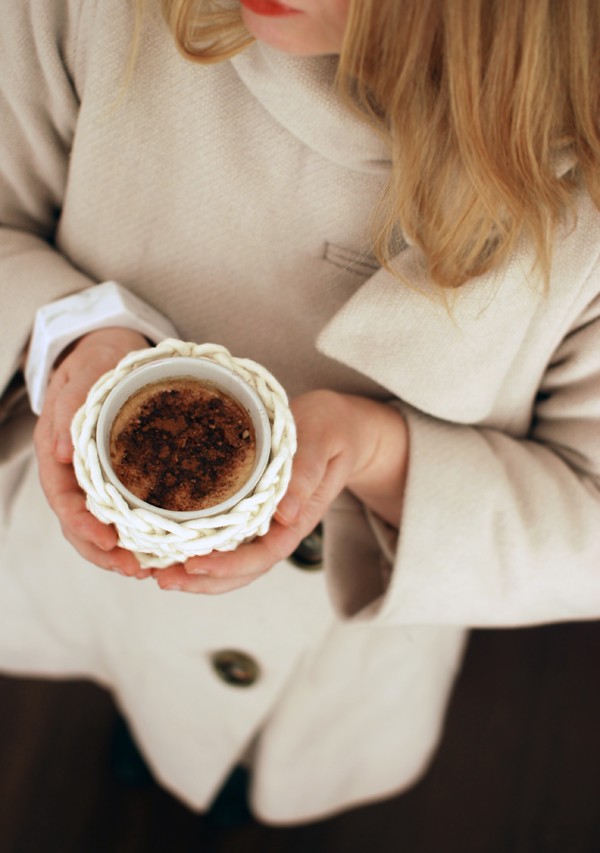 TUTORIAL: How to crochet a chunky cuddle mug cosy. Beginner's crochet project.