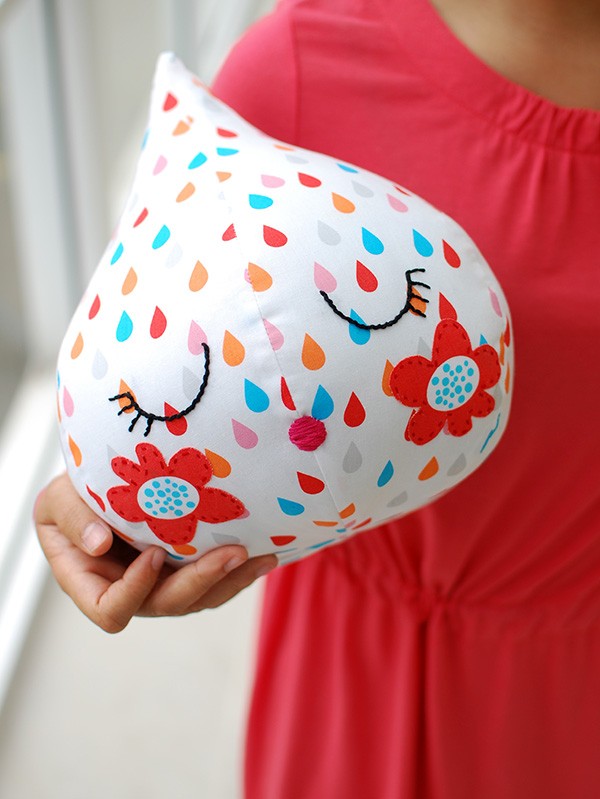 TUTORIAL: Make your own super-cute raindrop softie with Lisa Tilse's step-by-step tutorial and free sewing pattern. 