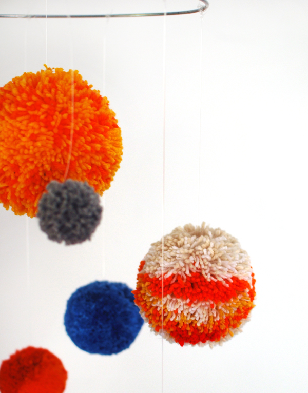 Forhandle Geometri Vær modløs TUTORIAL: Make a pom pom solar system mobile (& deal with the mess) - We  Are Scout