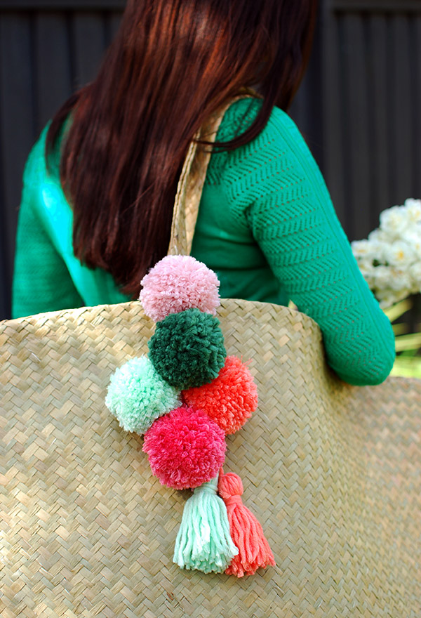 learn how to make a layered pom pom tassel from raffia