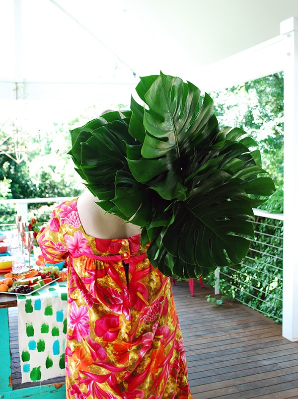 A tropical Australian Christmas - with a hanging monstera chandelier. Photo by Lisa Tilse for We Are Scout.