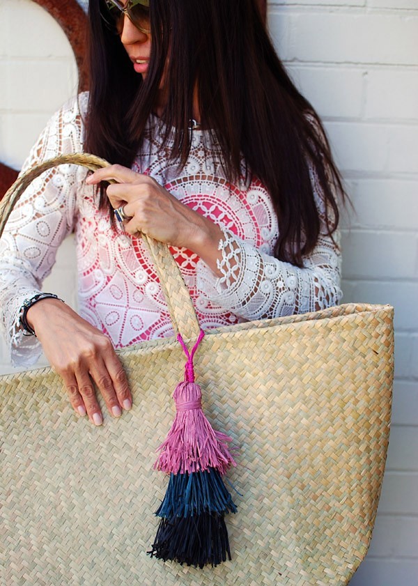 make a layered raffia tassel for your tote