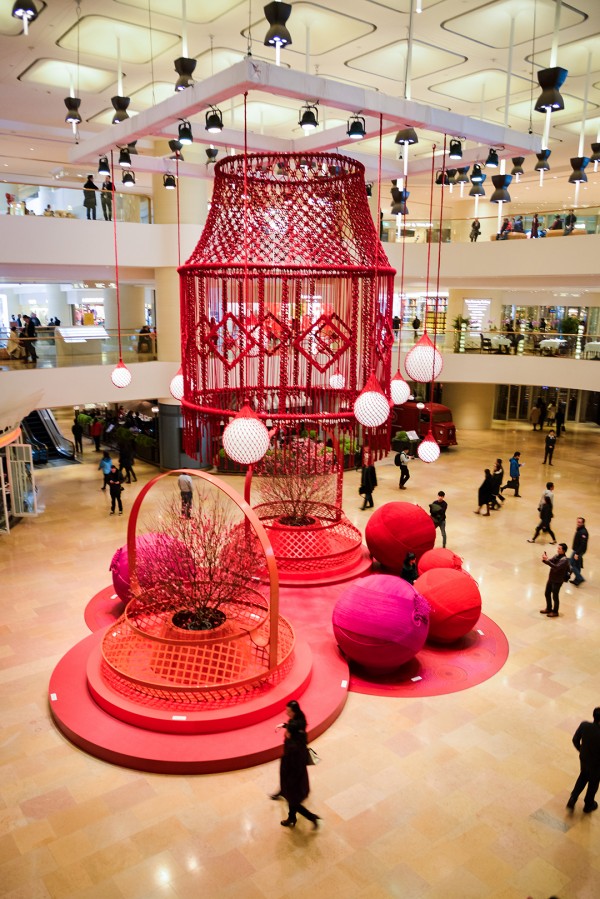 Australian fiber artist Natalie Miller made the world's biggest macrame chandeliers with 10km (6 miles) of rope. 