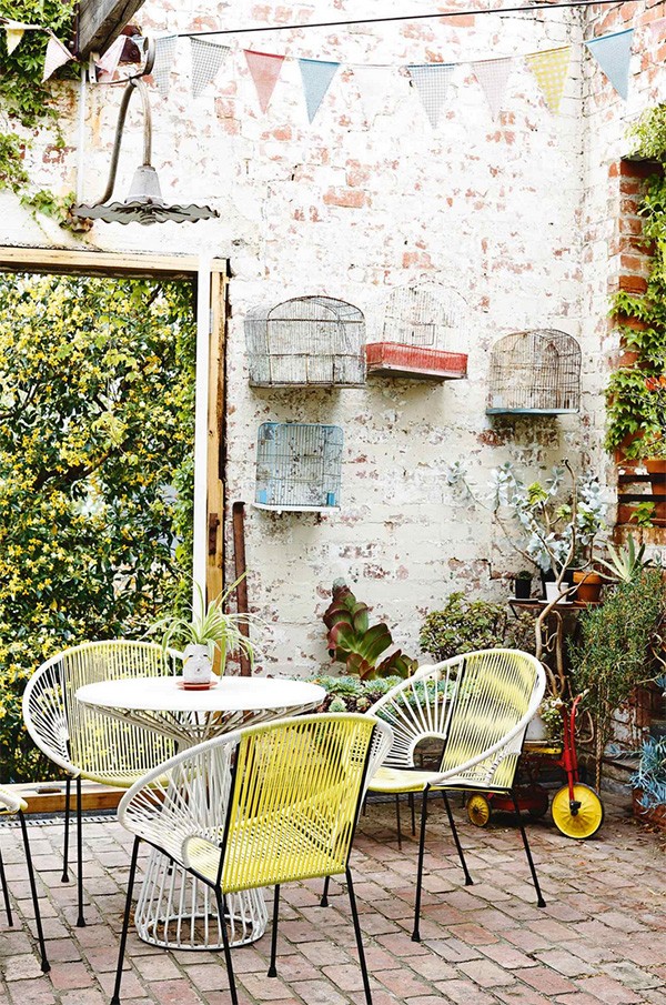 The home of artist Saskia Folk. Photography Derek Swalwell.