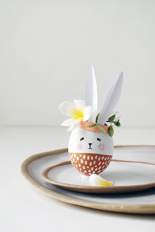 Easter craft ideas. How to make the most adorable mini Easter Bunny vases for your Easter table. #eastercraft