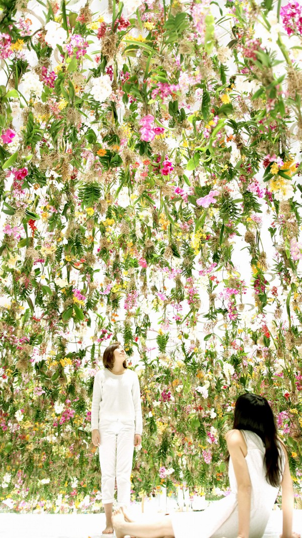 Floating Flower Garden art installation by TeamLab