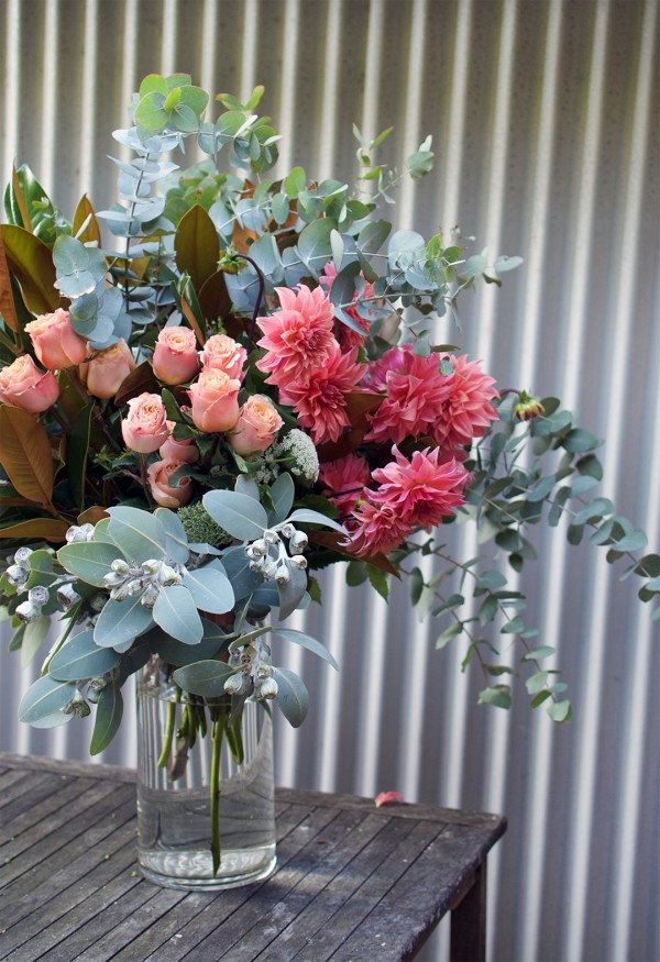 How to arrange statement flowers like a florist - step by step guide