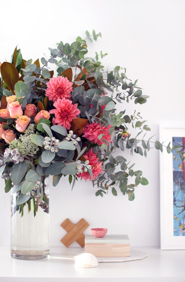 How to choose flowers and arrange them like a florist. Step by step guide.