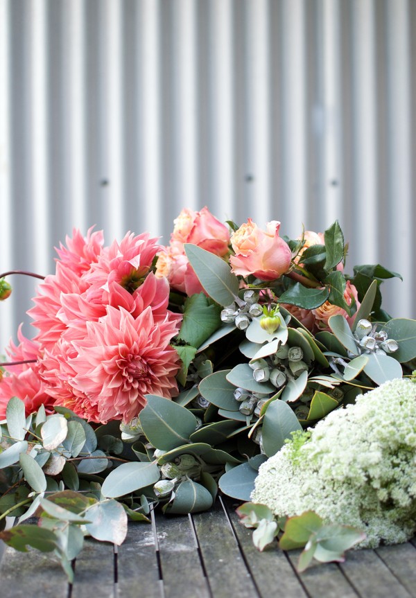 How to choose flowers and arrange them like a florist. Step by step guide.