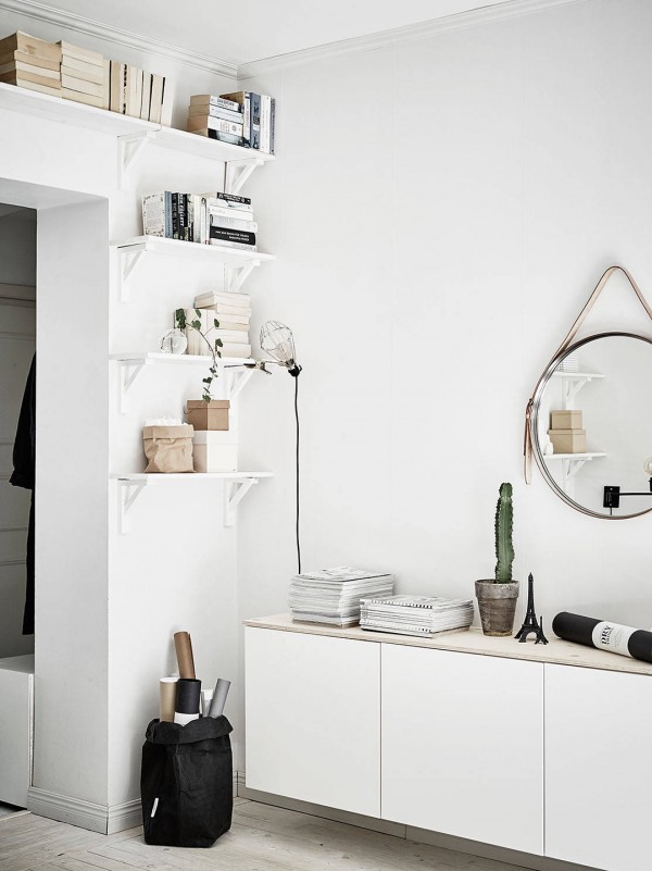 A black and white home. Scandinavian home tour.