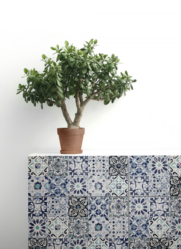 Quercus removable wallpaper tiles - sideboard