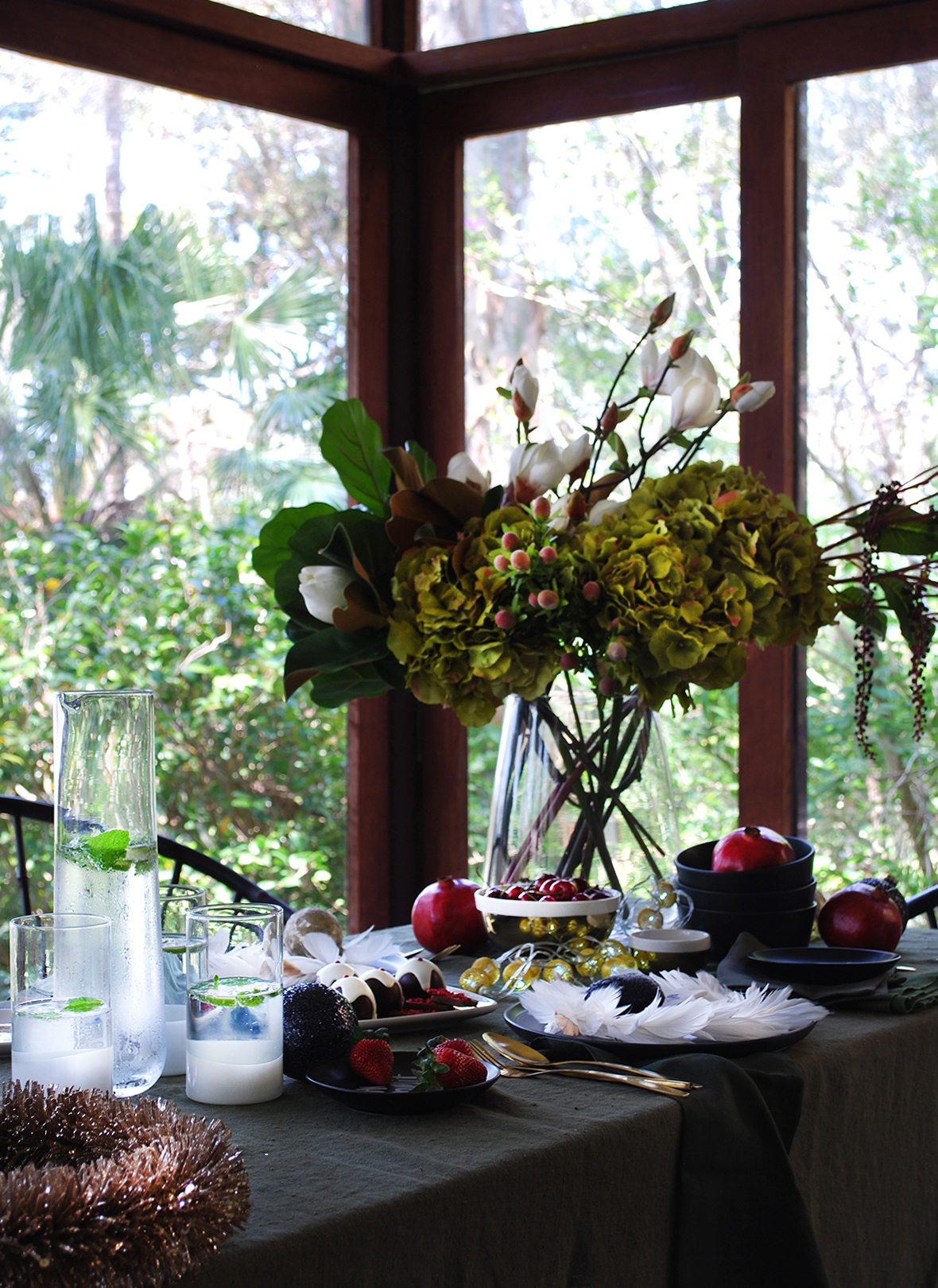 Create a stunning black Christmas table setting that will bring a new and fresh look to your entertaining this holiday season