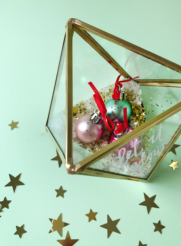 Kids craft idea - super cute Christmas terrariums