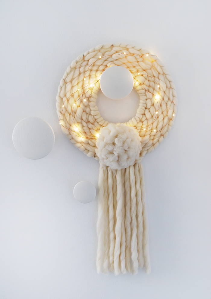 DIY - How to weave a round wall hanging. It's also a modern Christmas wreath!