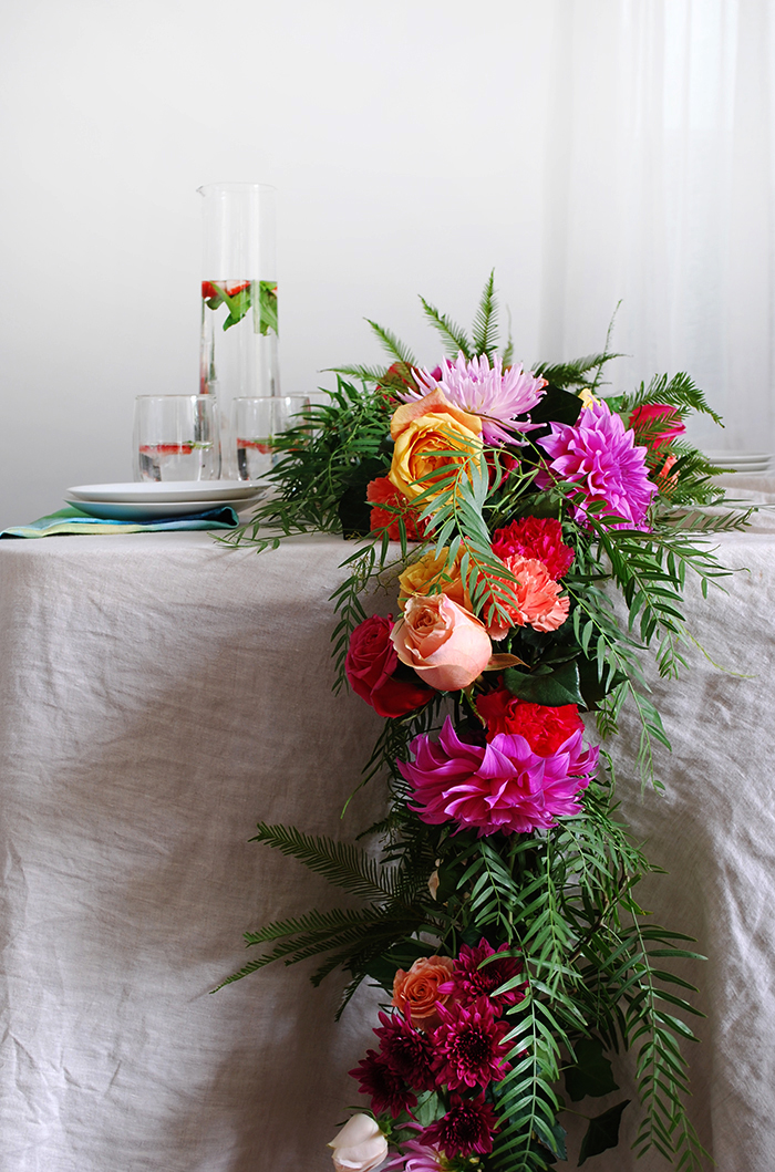 DIY fresh flower garland for your table - step by step tutorail