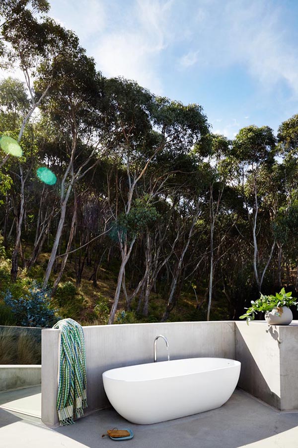 The most amazing outdoor bath. take me there!