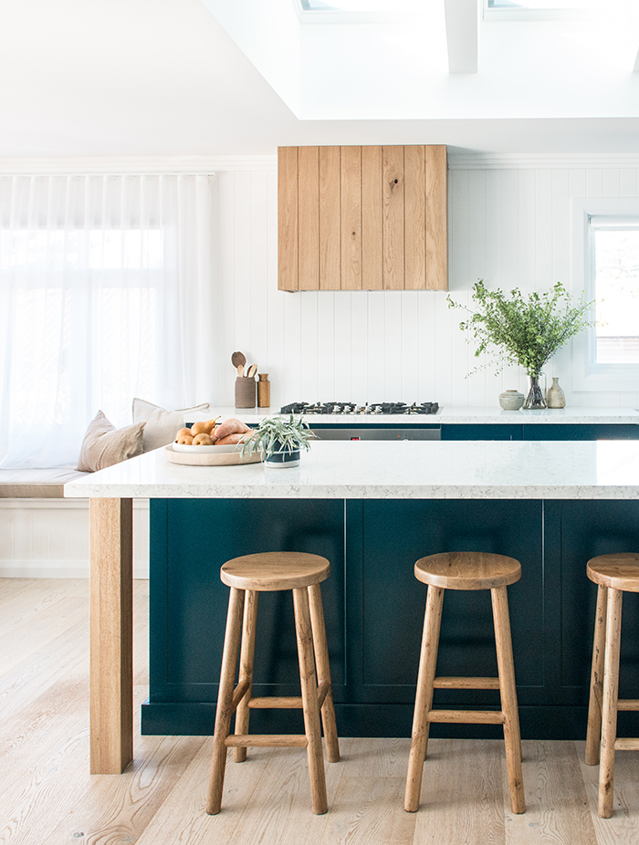 Modern beach house - teal kitchen