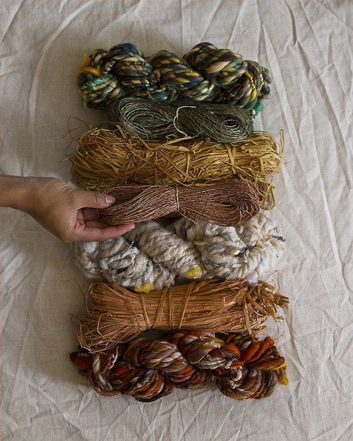 Choosing fibers for weaving 