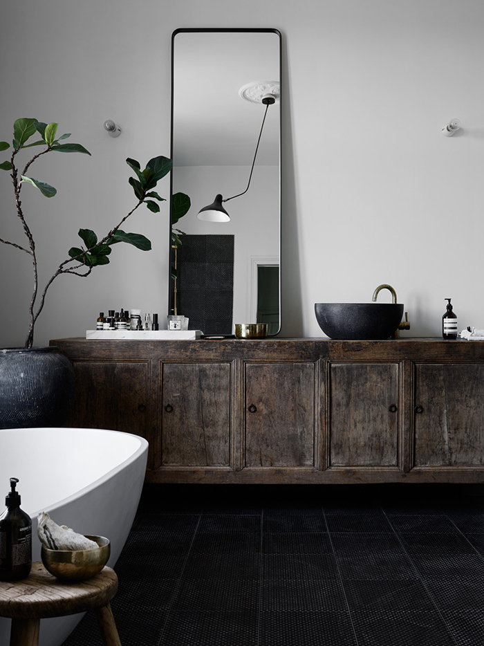 Bathroom renovation inspo - LOVE the dark timber + black