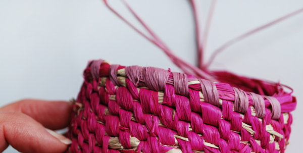 Tutorial: Make a coiled raffia basket - We Are Scout
