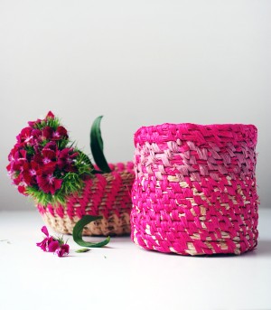 TUTORIAL DIY How to make raffia coiled baskets via we-are-scout.com