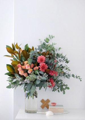 How to arrange a statement flower arrangement like a florist - step by step guide